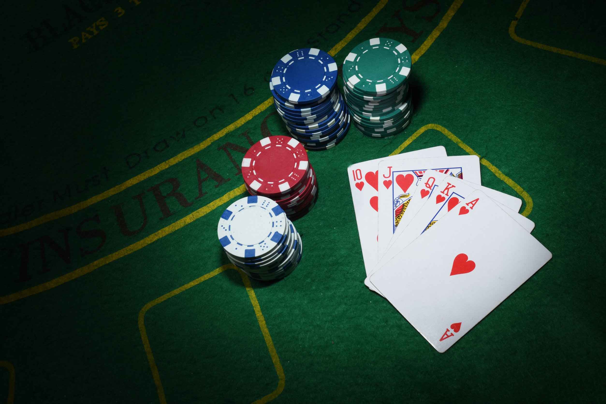 You are currently viewing How to Deal Poker: Beginners Guide for 2022 